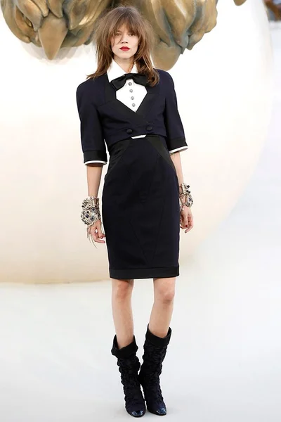 Look 19